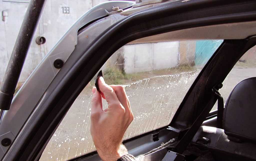 Тонировка стекол автомобиля своими руками или на сервисе