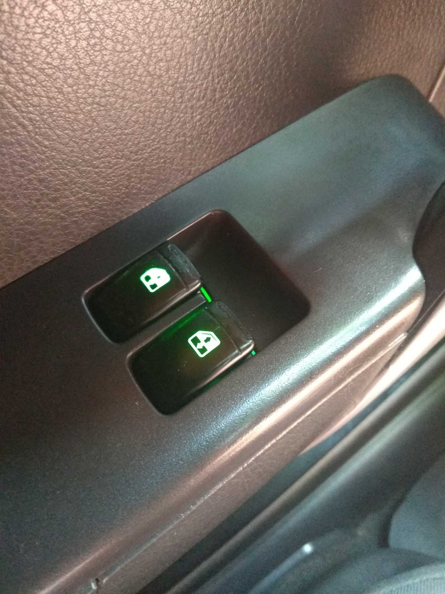 Снятие кнопки стеклоподъемника Chevrolet Cobalt. Как сделать подсветку кнопок стеклоподъемников в Шевроле Авео