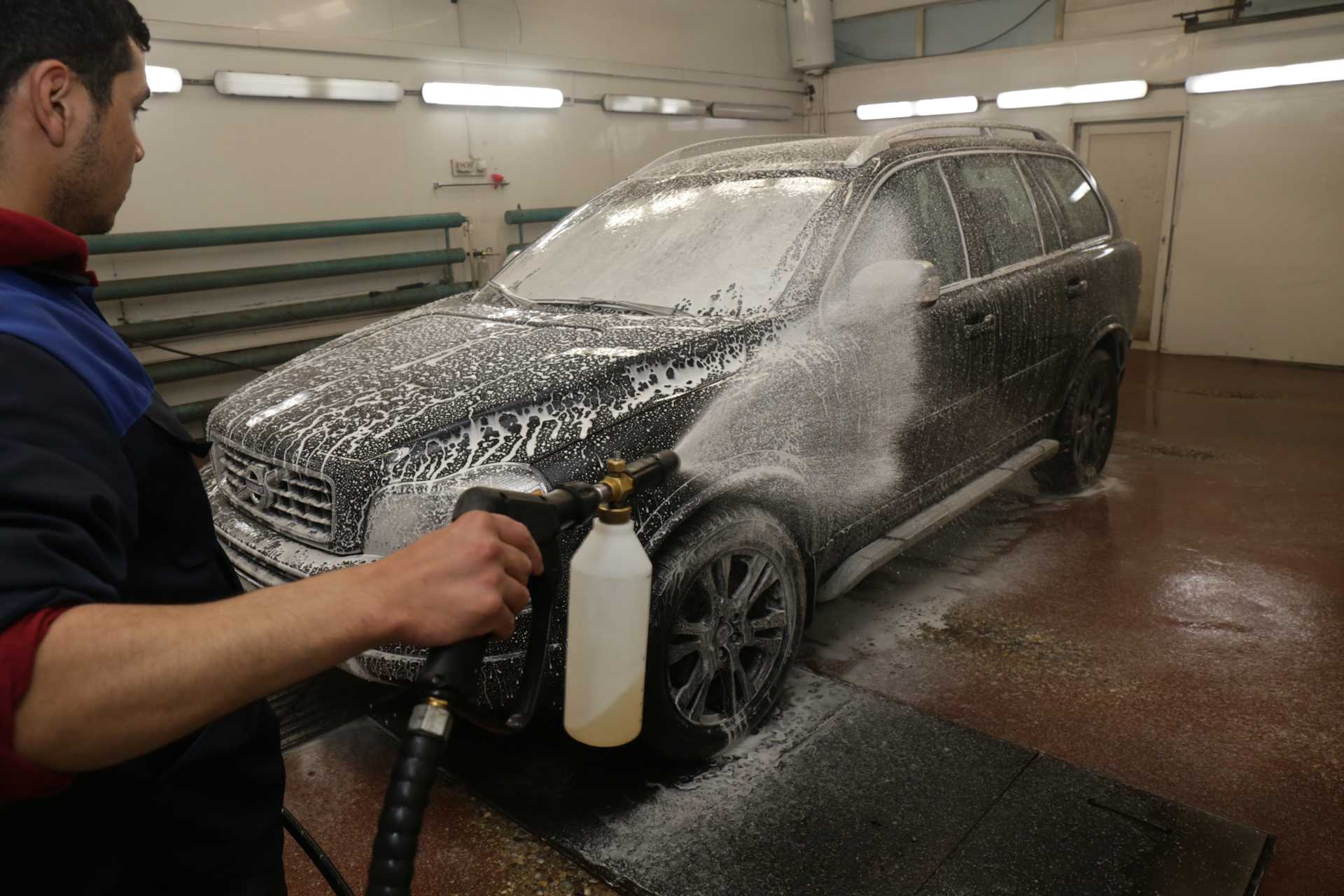 Воск для машины: как правильно наносить жидкое средство и мыть или обрабатывать им автомобиль, нужно ли смывать и протирать на мойке