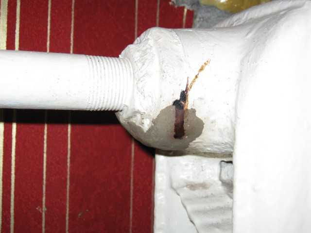 Ремонт радиаторов отопления в квартире и батарей чугунных что делать при течи и свище на трубе