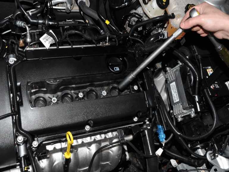 По регламенту прохождения планового технического обслуживания свечи зажигания на автомобиле Шевроле Круз с двигателем F16D4 подлежат замене через каждые