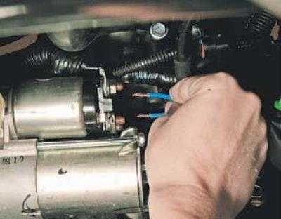 Стартер это электромеханическое устройство которое обеспечивает запуск двигателя создавая первичный крутящий момент коленчатого вала с необходимыми