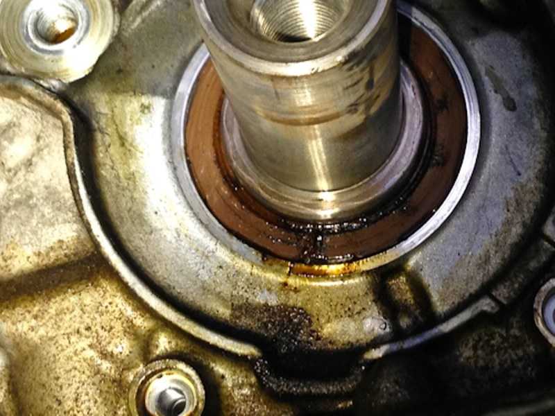 Коренной сальник двигателя: что это такое и какие неполадки возникают с данным элементом