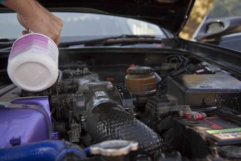 Мойка двигателя автомобиля самостоятельно от масла и грязи в домашних условиях – как правильно?