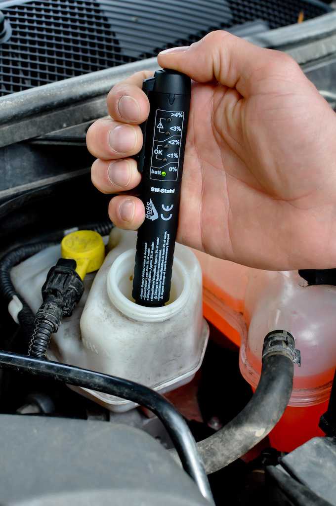 Как часто менять тормозную жидкость в автомобиле?