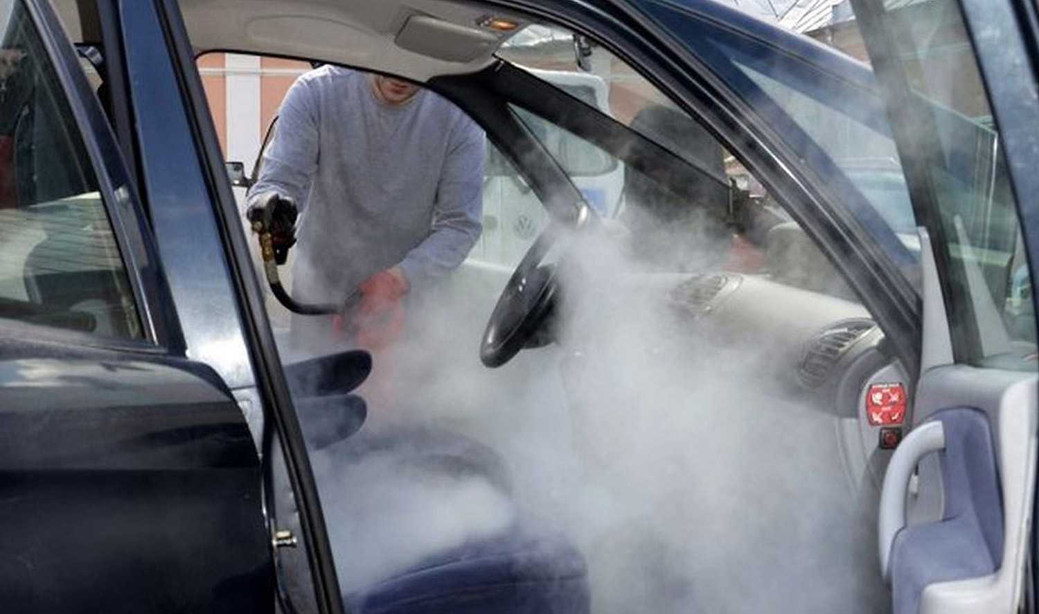 Появился неприятный запах в салоне авто: причины и решение проблемы