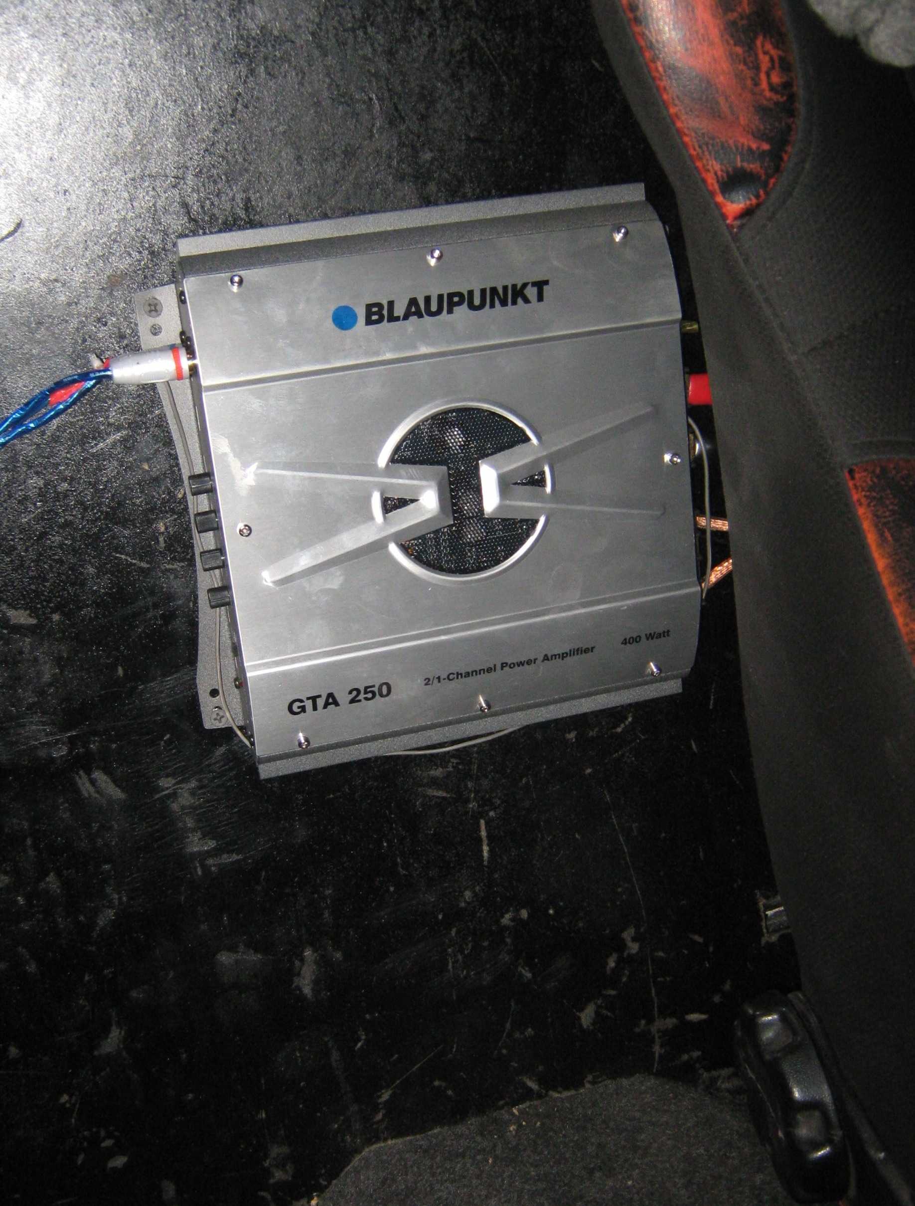 Усилитель Blaupunkt GTA-275 Я долго думал Как сделать звук в машине без капитальных вложений и без саба Хотелось в Блейзере сохранить вместительность