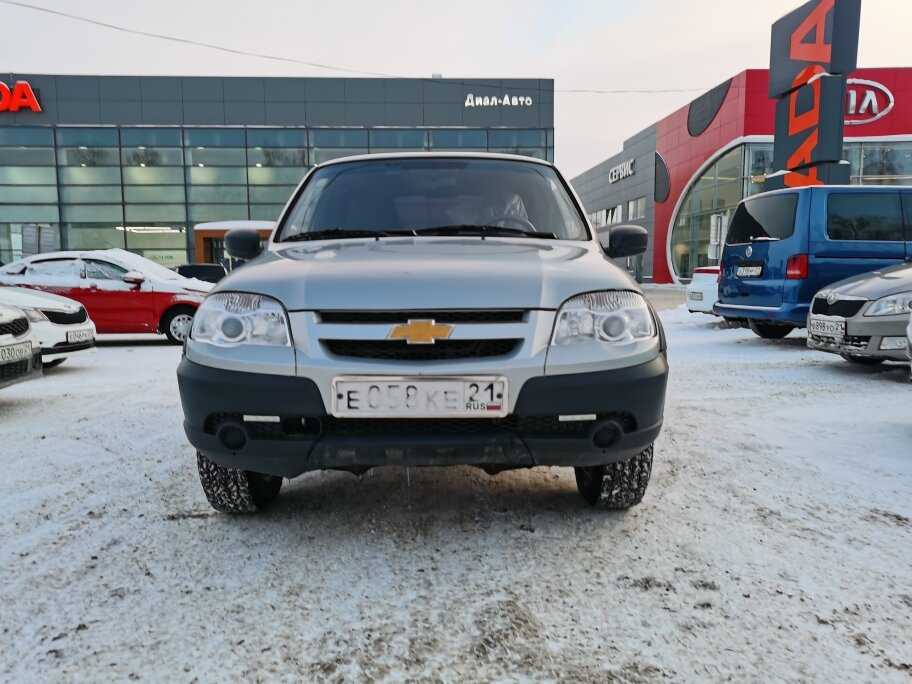 GM-АвтоВАЗ опять переписал цены на популярный внедорожник Стоимость Chevrolet Niva выросла на 10-11 тысяч рублей так что наиболее доступная версия